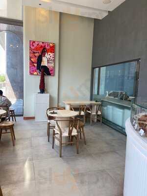 ‪flaky Pastry Croissant Co.‬