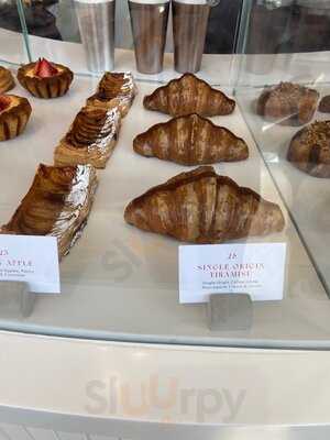 ‪flaky Pastry Croissant Co.‬