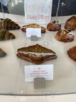 ‪flaky Pastry Croissant Co.‬