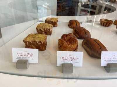 ‪flaky Pastry Croissant Co.‬