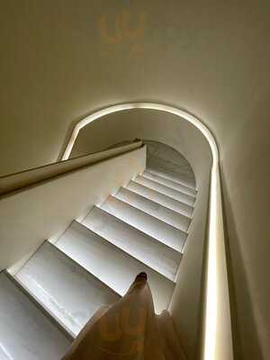 ‪estiatorio Milos‬