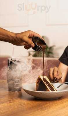 ‪luqa Restaurant & Cafe, Lounge‬