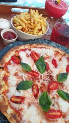 ‪cloud 22 Atlantis The Royal‬