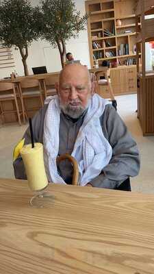 ‪helen's Bakery‬