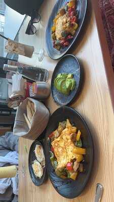 ‪helen's Bakery‬