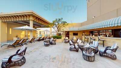 ‪aqua Chill Roof Top Poolside Dining‬