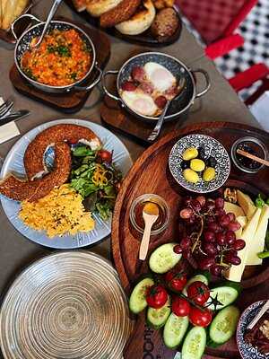 ‪huqqabaz Garden‬