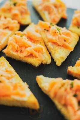 ‪the Name - Your Social Hub‬