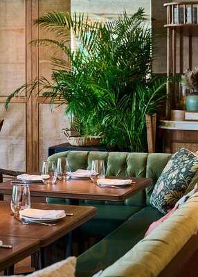 ‪nola Bijou Bistro & Bar‬