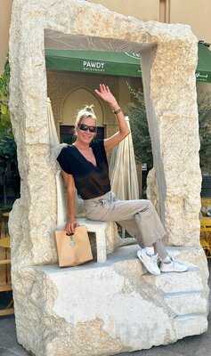 ‪pawdy Neighbors‬