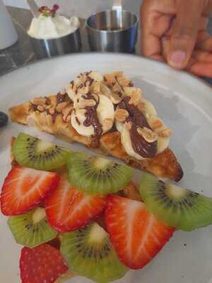 ‪pawdy Neighbors‬