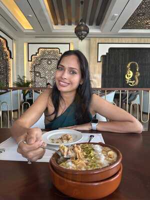 مطعم و مقهى ترف