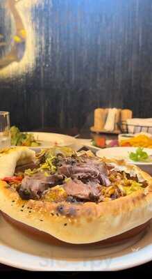 مطعم و مقهى ترف