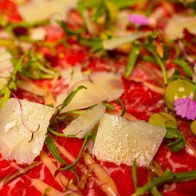 ‪molodost' Restaurant & Karaoke Club‬