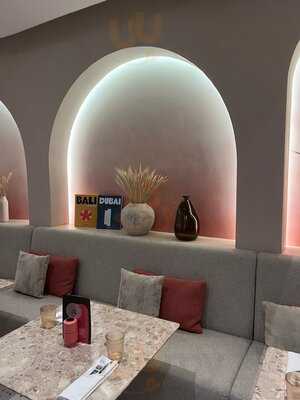 ‪charlie & Friends‬