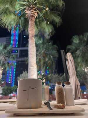 ‪charlie & Friends‬