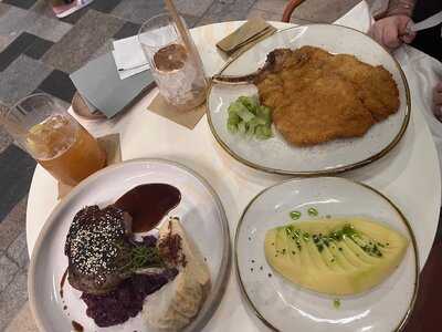 ‪charlie & Friends‬