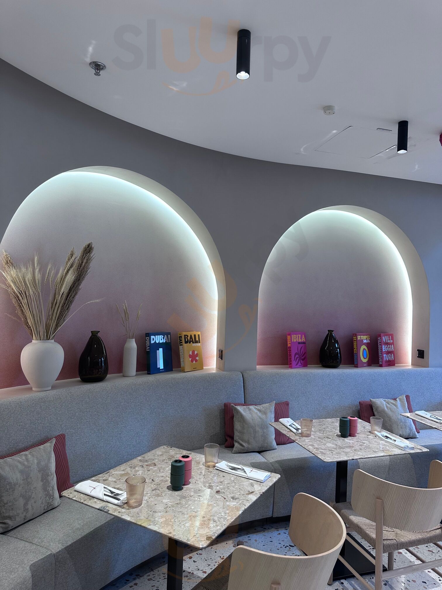 ‪charlie & Friends‬