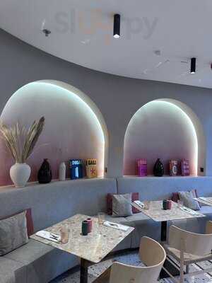 ‪charlie & Friends‬