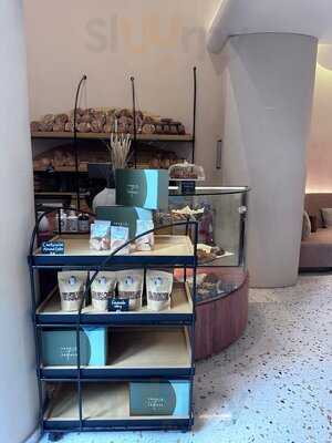 ‪charlie & Friends‬