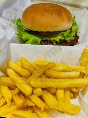 ‪sausage Saloon‬