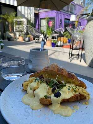 ‪caffeine And Culture Cafe‬