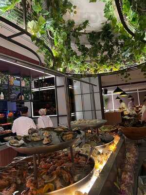 ‪aqua Restaurant & Bar‬