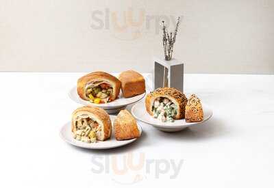 ‪risen Café & Artisanal Bakery - The First Collection Waterfront‬