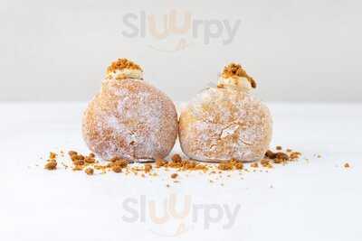 ‪risen Café & Artisanal Bakery - The First Collection Waterfront‬