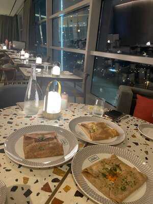 ‪uptown Brasserie‬