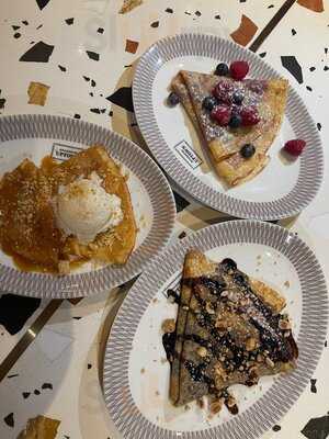 ‪uptown Brasserie‬