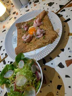 ‪uptown Brasserie‬