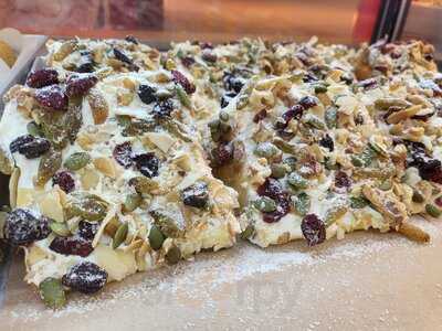 ‪luckin Spring Bakery‬