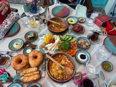 ‪Çeşme Bazlama Kahvaltı‬