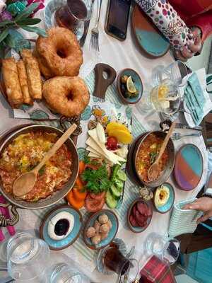 ‪Çeşme Bazlama Kahvaltı‬