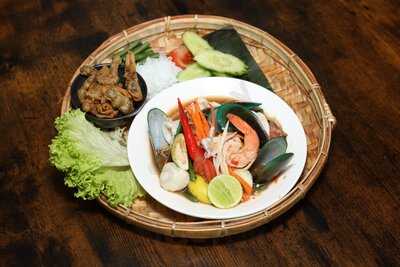 ‪burma Road Burmese & Asian Restaurant‬