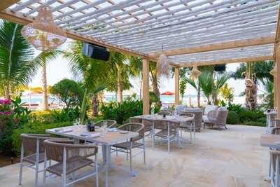 ‪la Rive Seaside Restaurant‬