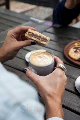 Anónimo Wine & Coffee Club