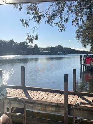 Pelicans Cafe On The Murray