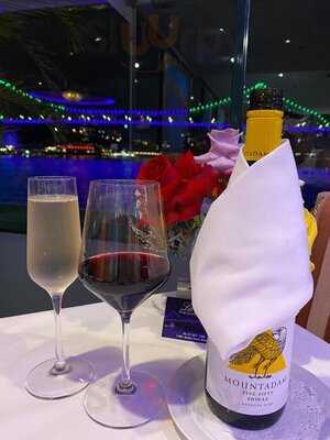 La Vue Waterfront Restaurant