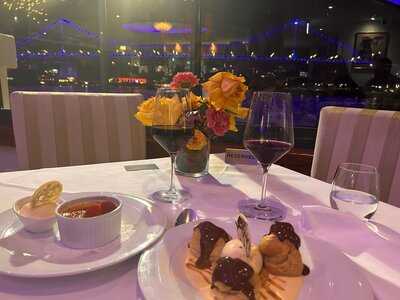 La Vue Waterfront Restaurant