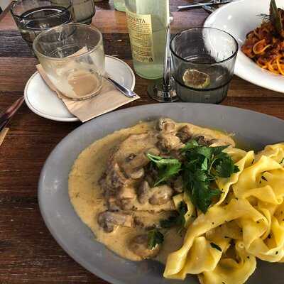 New Farm Deli & Cafe