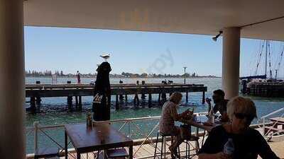 Six Degrees Bar And Restaurant