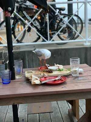 Six Degrees Bar And Restaurant