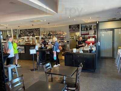 Riverside Cafe, Bar & Restaurant