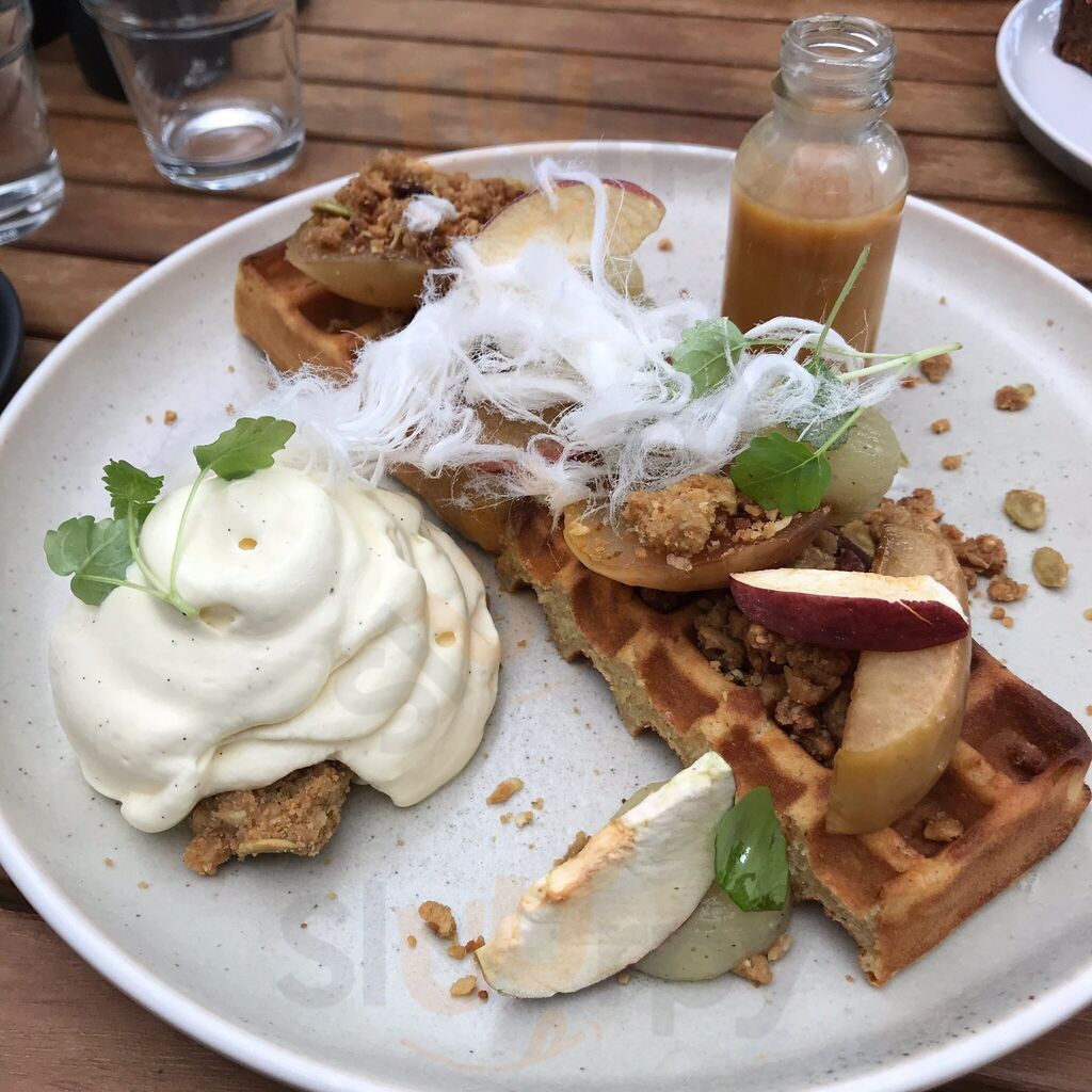 Fifteen Pounds Cafe
