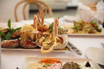 George's Greek Tavern