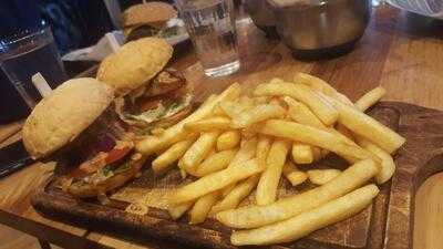 Ribs & Burgers Hawthorn