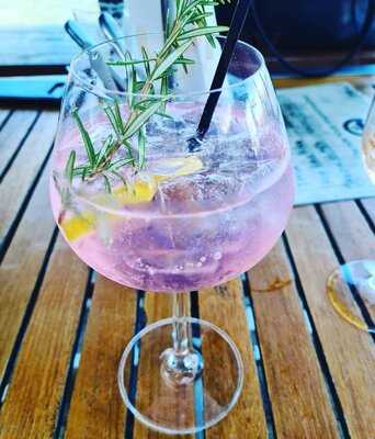 The Lucky Shag Waterfront Bar