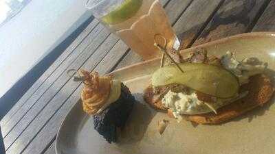 The Landing Bar & Kitchen